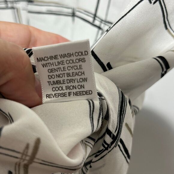 CURE Women's White Black Windowpane Split Neck Sleeveless Blouse Small NWT - Picture 9 of 9